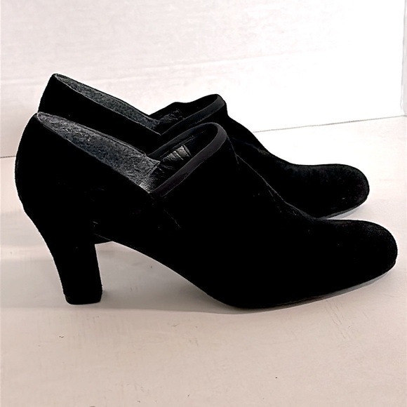 Stuart Weitzman Black Suede Ankle Booties Size 7 Narrow,No Box, Never Been Worn